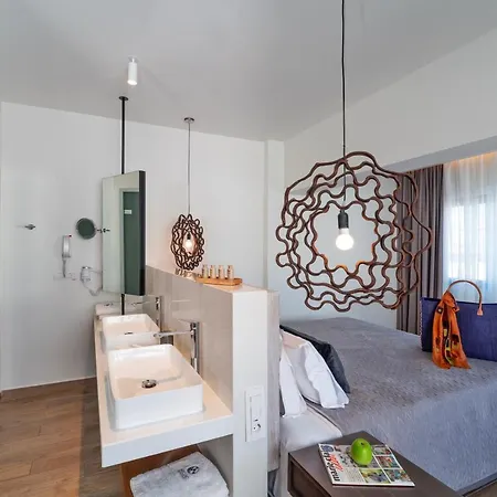 מלון Naillac Boutique 4*