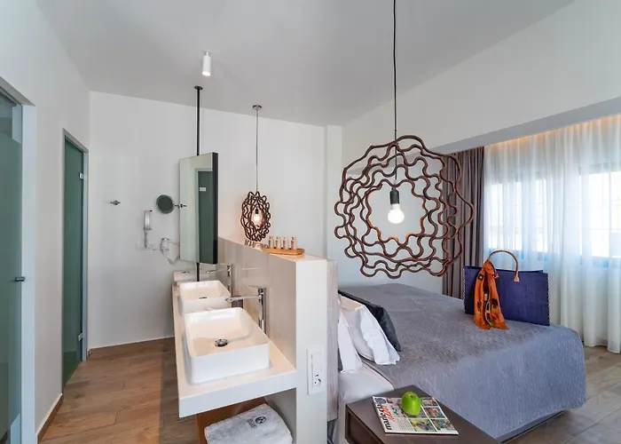 מלון Naillac Boutique 4*