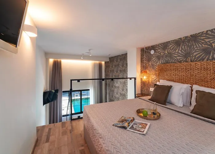 מלון Naillac Boutique 4*